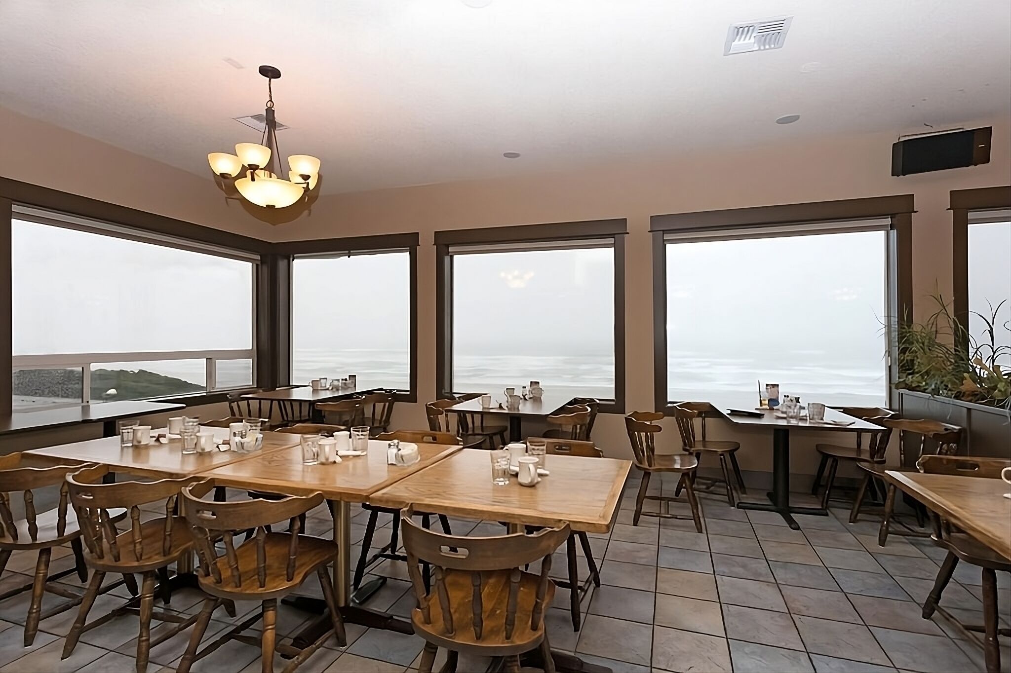 Making The Best Memories Along The Way! Free Parking, Indoor Pool, Onsite Dining