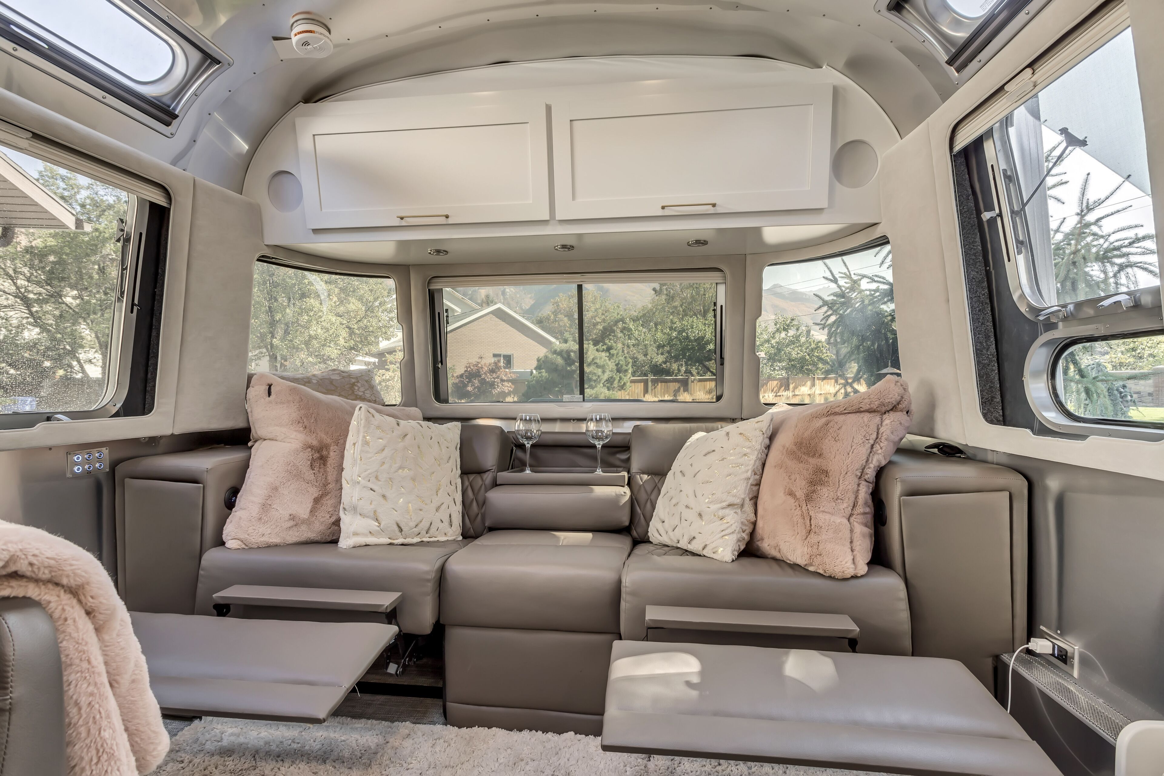 Hot tub-2021 Airstream Classic w/Mountain Views!