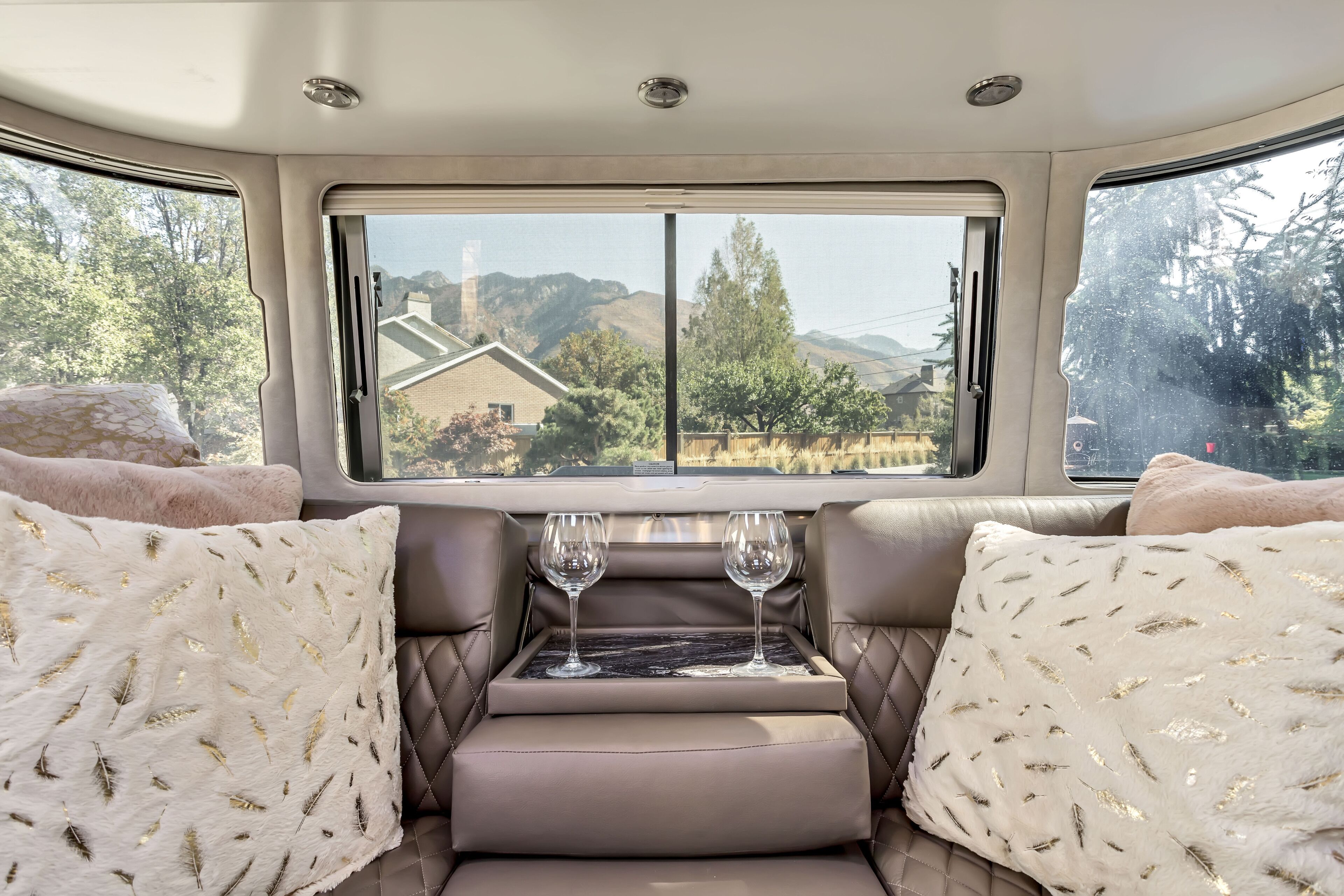 Hot tub-2021 Airstream Classic w/Mountain Views!