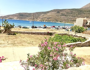 Property grounds - Beachfront Villa by the Sea (Neo Itilo)