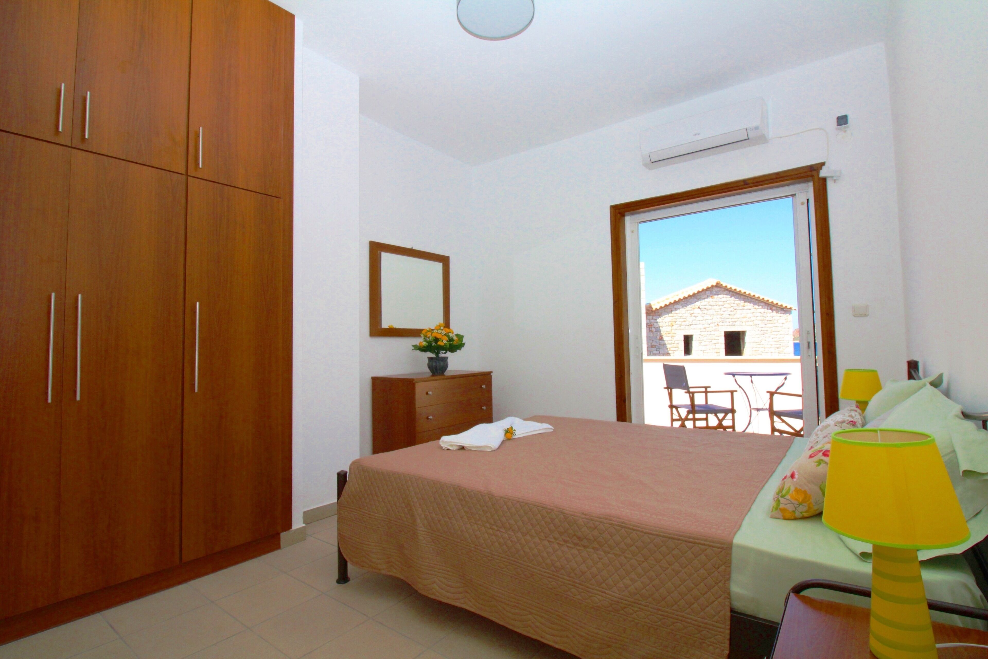 5 slaapkamers, een bureau, een strijkplank/strijkijzer, gratis wifi