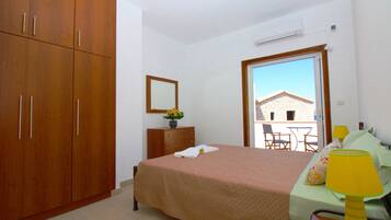 5 slaapkamers, een bureau, een strijkplank/strijkijzer, gratis wifi