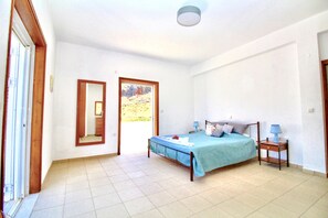 5 bedrooms, desk, iron/ironing board, free WiFi