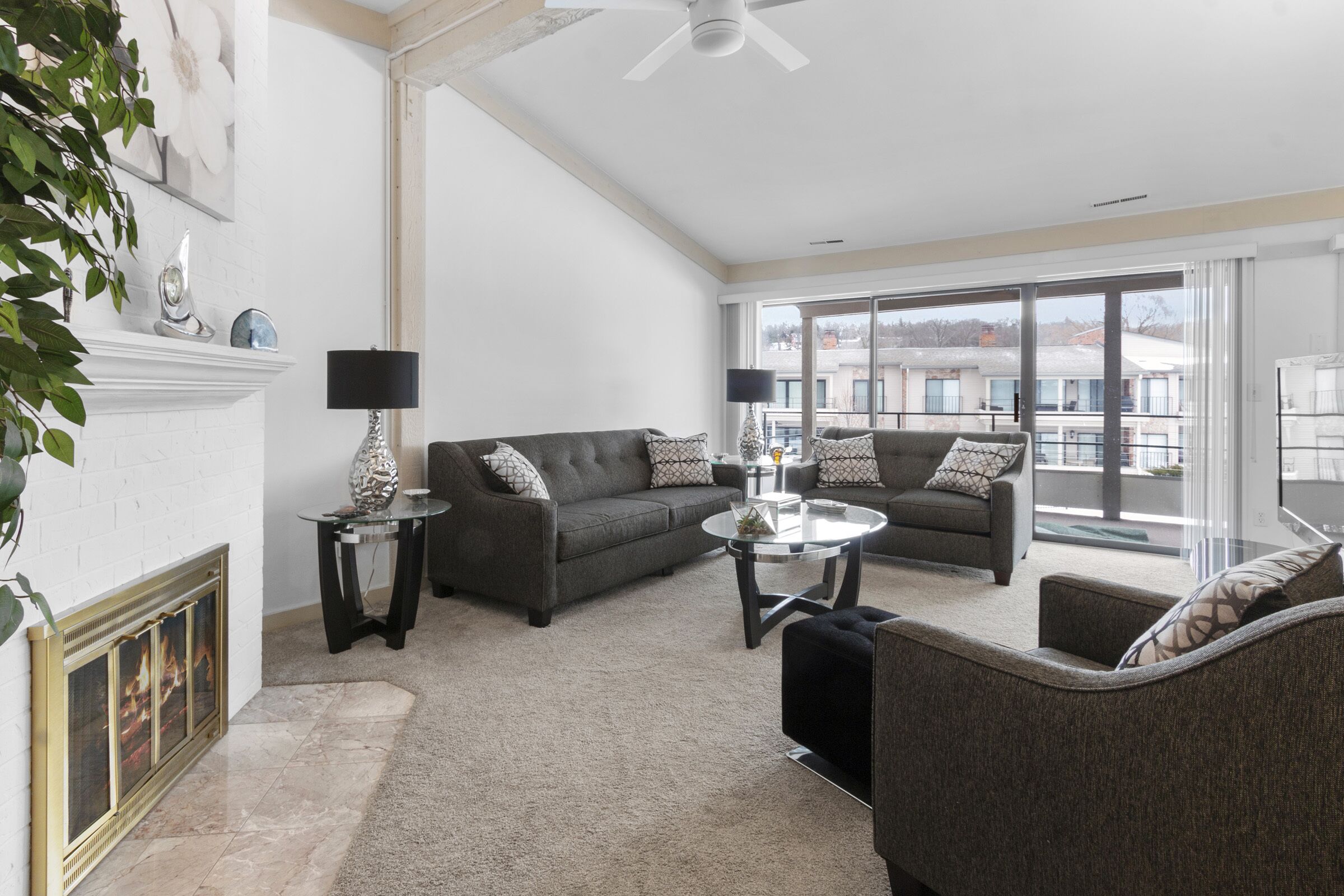 Beautiful Fontana Condo - Near Geneva Lake