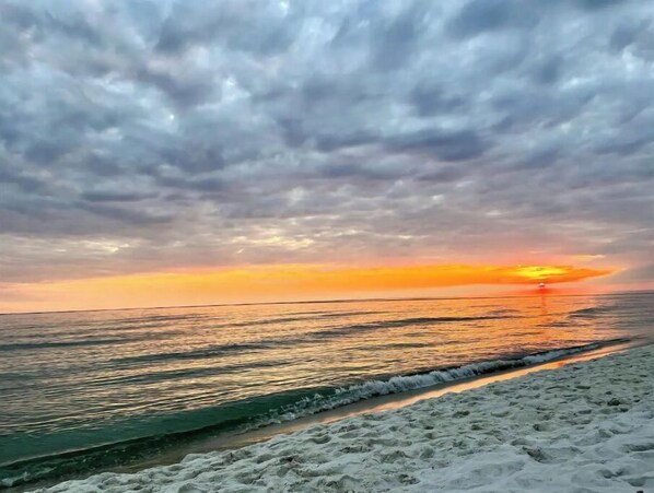 Beach nearby, sun-loungers, beach towels