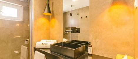 Douche, articles de toilette écologiques, sÚche-cheveux