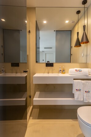 Shower, eco-friendly toiletries, hair dryer, towels