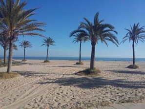 Liegestühle, Strandtücher