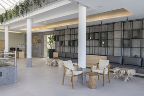 ฝ่ายต้อนรับ