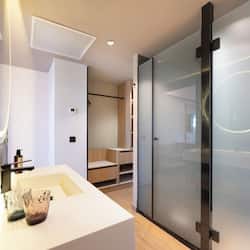 1 chambre, minibar, coffres-forts dans les chambres, bureau