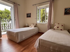 Luxury Apartment | 4 bedrooms, blackout drapes, soundproofing, free WiFi - The Elegant Summer House (Spetses)