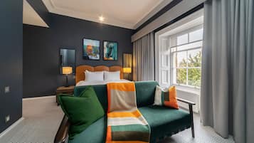 Premium bedding, in-room safe, iron/ironing board, free WiFi