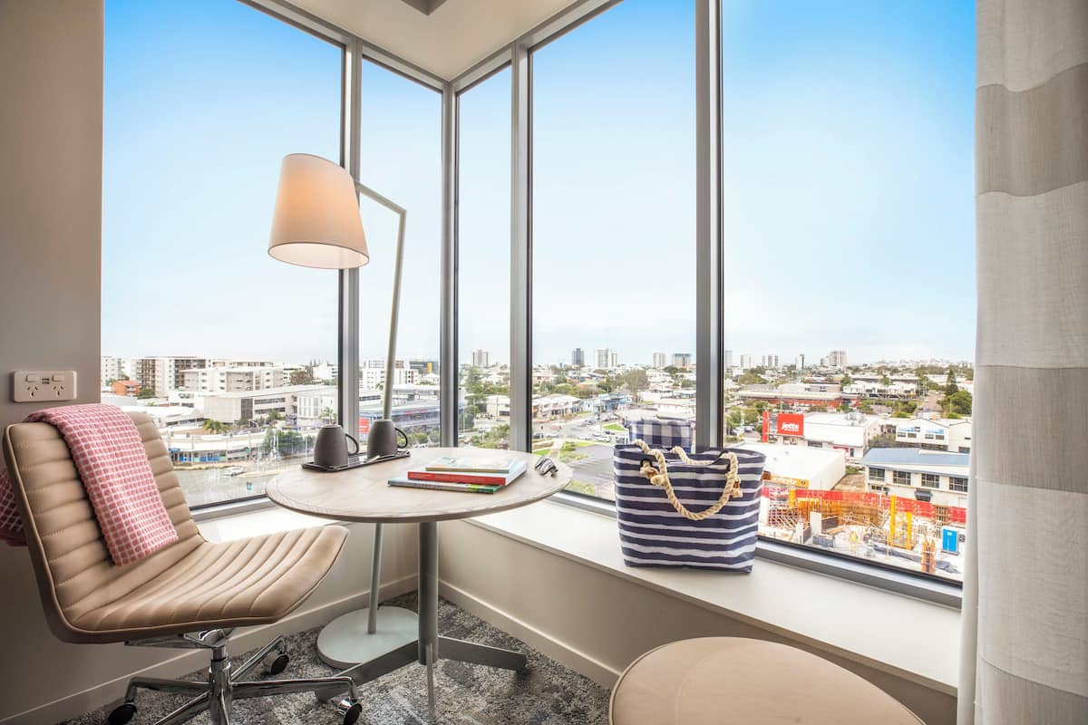 Standard Room, 1 Queen Bed, Accessible (High Floor, Free Breakfast) | In-room safe, desk, laptop workspace, blackout drapes