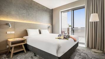 Caja de seguridad en la habitación y escritorio