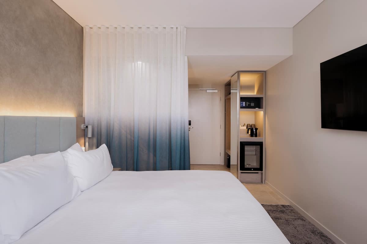 Standard Room, 1 Queen Bed