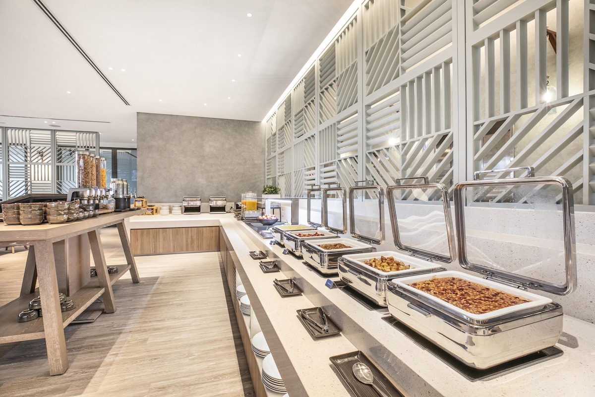 Holiday Inn Hotel & Suites Sunshine Coast by IHG