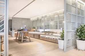 Free daily buffet breakfast - Holiday Inn Express & Suites Sunshine Coast by IHG (Maroochydore)