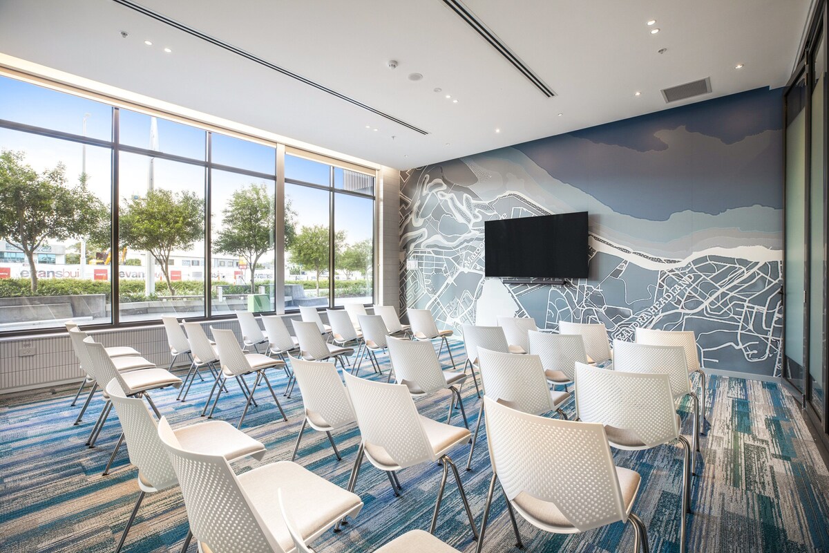 Holiday Inn Hotel & Suites Sunshine Coast by IHG