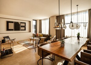 Premium bedding, down comforters, memory foam beds, minibar - Kimpton Aysla Mallorca by IHG (Calvia)