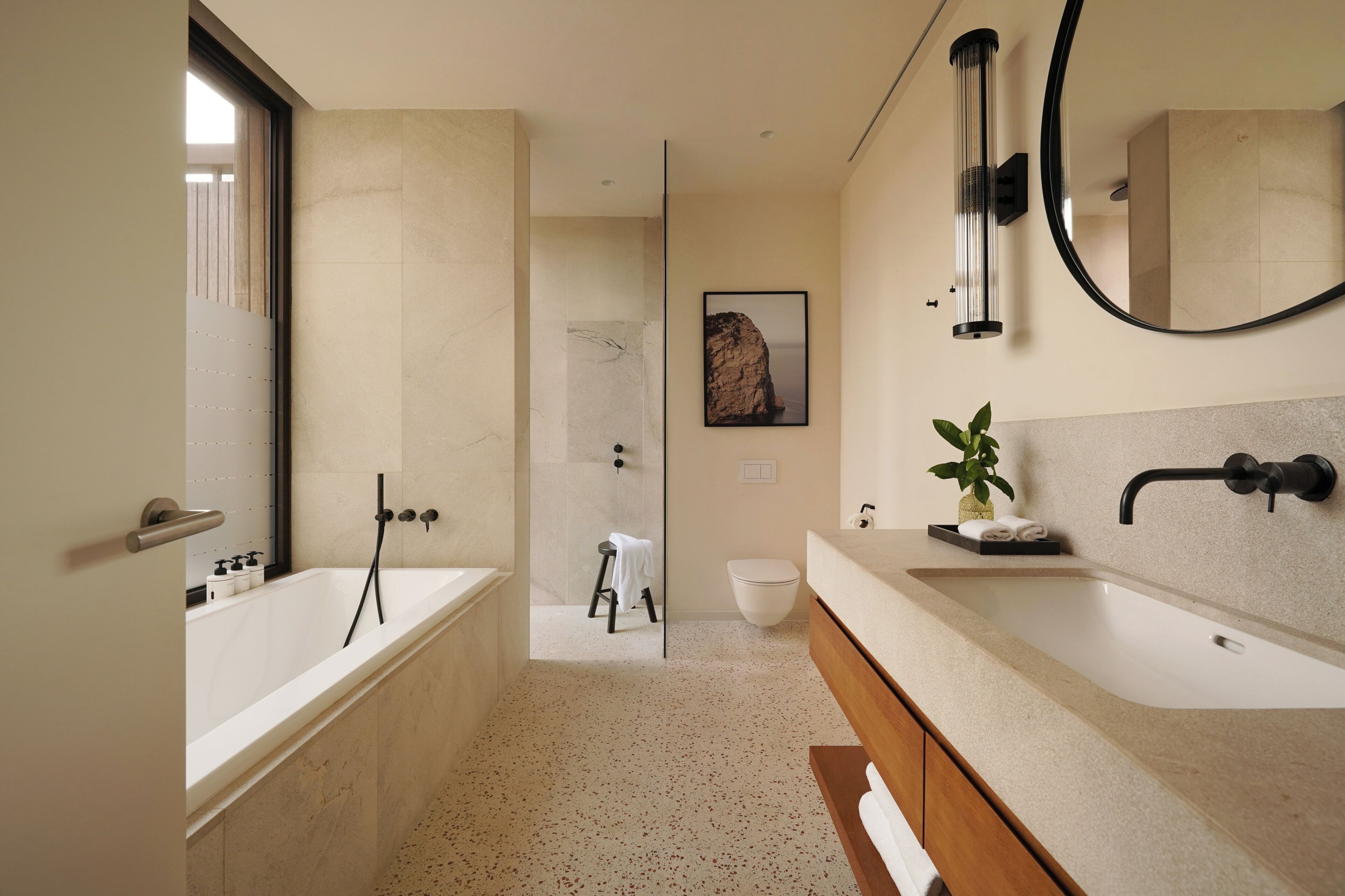 Separate bathtub and shower, deep-soaking bathtub, rainfall showerhead