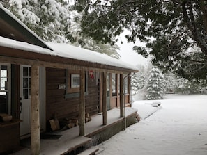 Exterior - Very private 40 Acres Property - Cozy 2 Bedroom Cottage (Tiny)