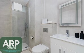 Bruser, hårtørrer, håndklæder, Sæbe