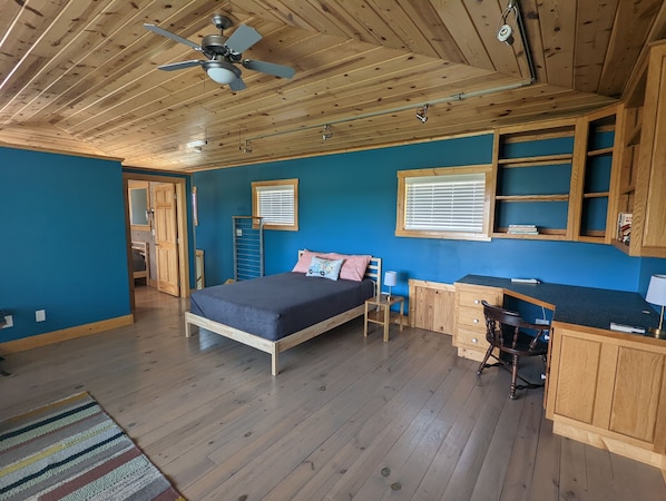 2 bedrooms, desk, iron/ironing board, travel cot