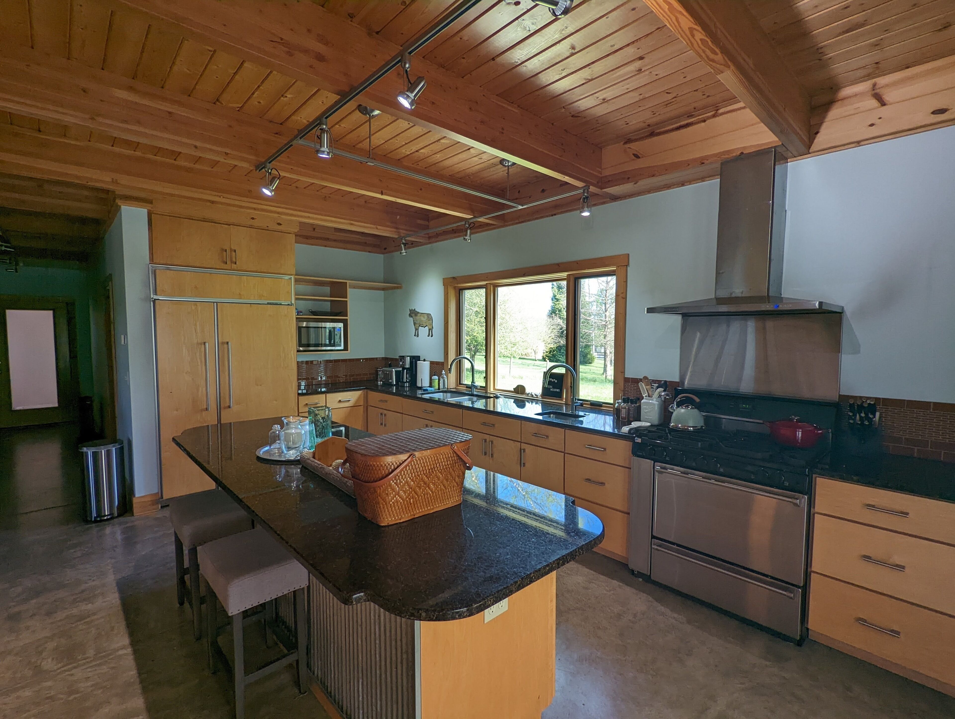 Serene Rural Retreat w/ Stunning Views - Just a short drive from hiking and OU!