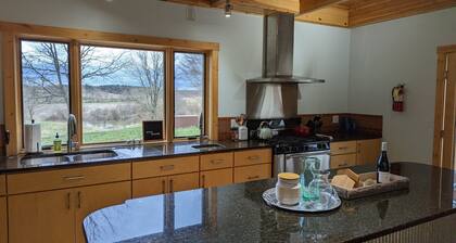 Serene Rural Retreat w/ Stunning Views - Just a short drive from hiking and OU!