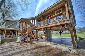 Exterior - Creekfront Hayesville cottage with beautiful sunrise and sunset views! (Hayesville)