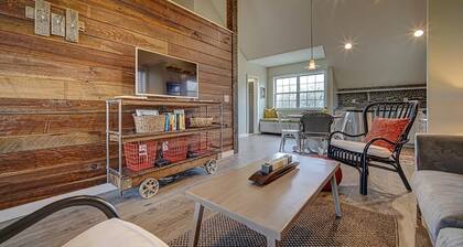 Creekfront Hayesville cottage with beautiful sunrise and sunset views!