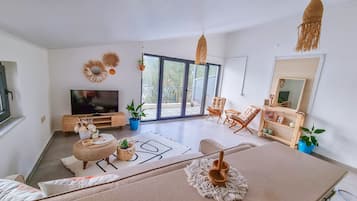 Panoramic Apartment | 1 bedroom, Egyptian cotton sheets, premium bedding, desk