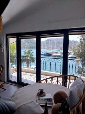 Panoramic Apartment, Sea View, Beachfront | Living area