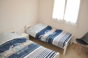 2 chambres, fer et planche à repasser, lit parapluie, Wi-Fi gratuit