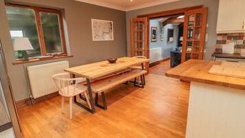 Casa de campo | 4 dormitorios, decoración individual, mobiliario individual