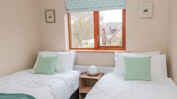 Cottage | 4 bedrooms, individually decorated, individually furnished, free WiFi