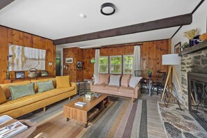 TV, fireplace, offices