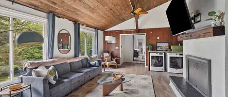 Fernseher, Kamin, Arbeitsbereiche