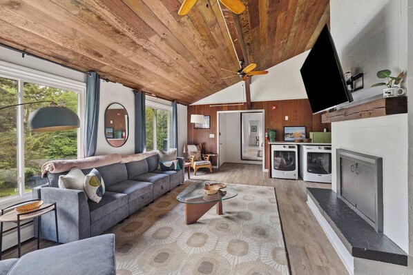 TV, fireplace, offices