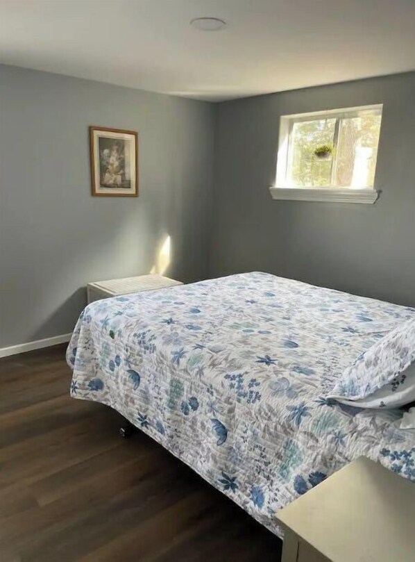 2 bedrooms, desk, iron/ironing board, travel cot