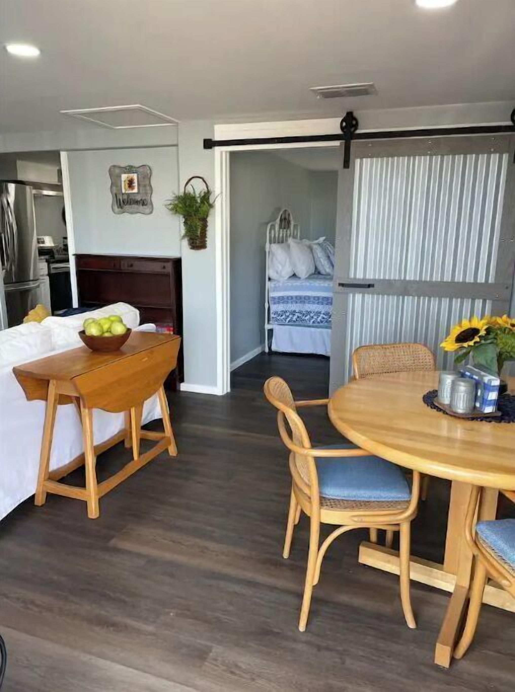 2 bedrooms, desk, iron/ironing board, travel cot