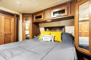 1 غرفة نوم ومكواة/لوح كي وواي فاي مجانًا وملاءات أسرّة