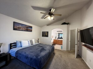 3 bedrooms, desk, iron/ironing board, free WiFi