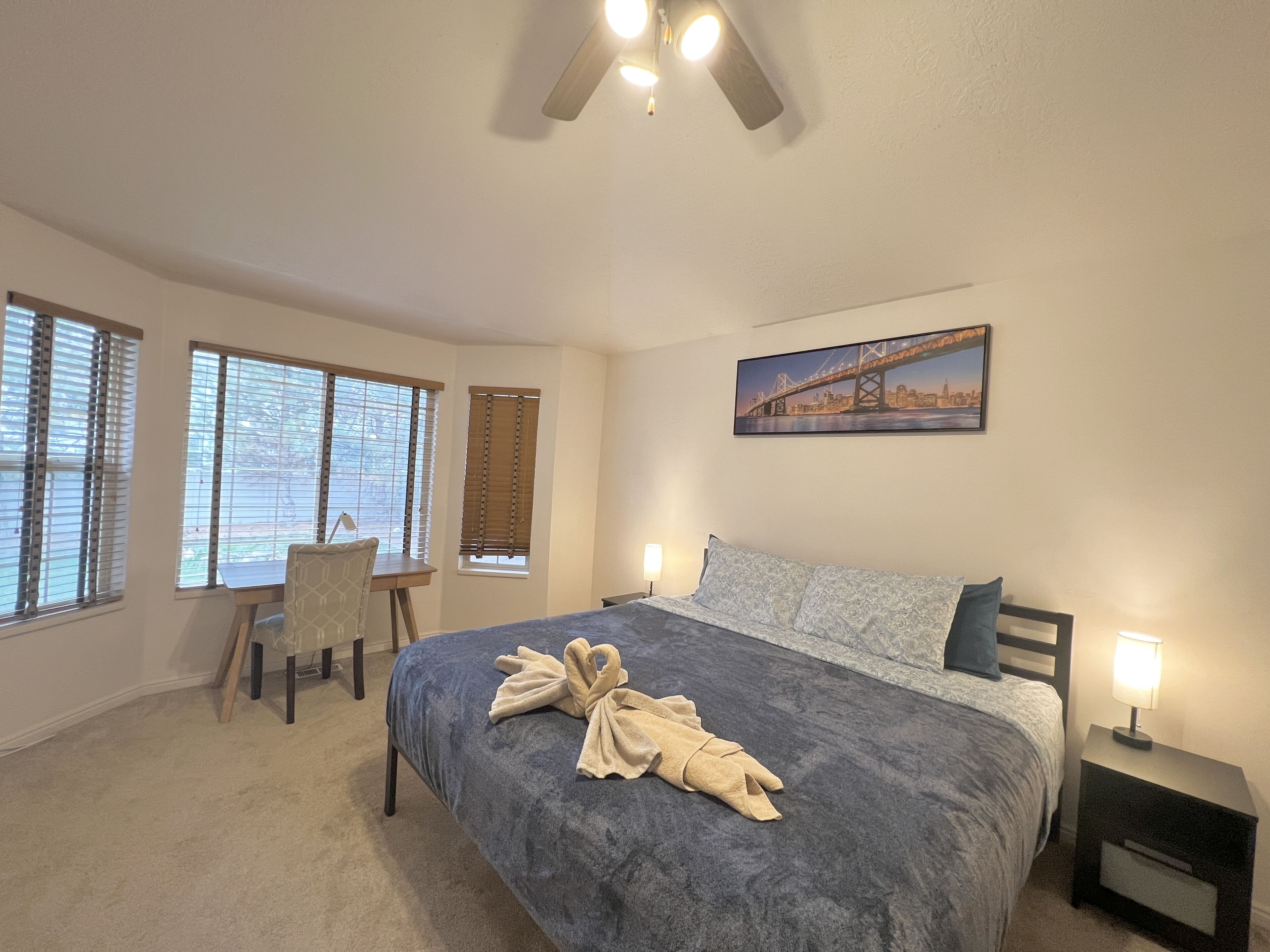 ✨Clean, Family Friendly, Spacious, Comfy Mattress, All 3 King Beds✨