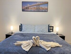 3 habitaciones, escritorio, tabla de planchar con plancha y wifi gratis 