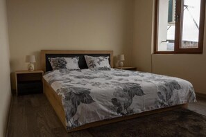 2 bedrooms, iron/ironing board, free WiFi