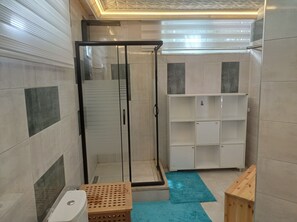 Shower, hair dryer, towels, soap - Arslan Villa (Marmaris)