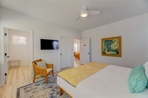 3 bedrooms, desk, iron/ironing board, travel crib