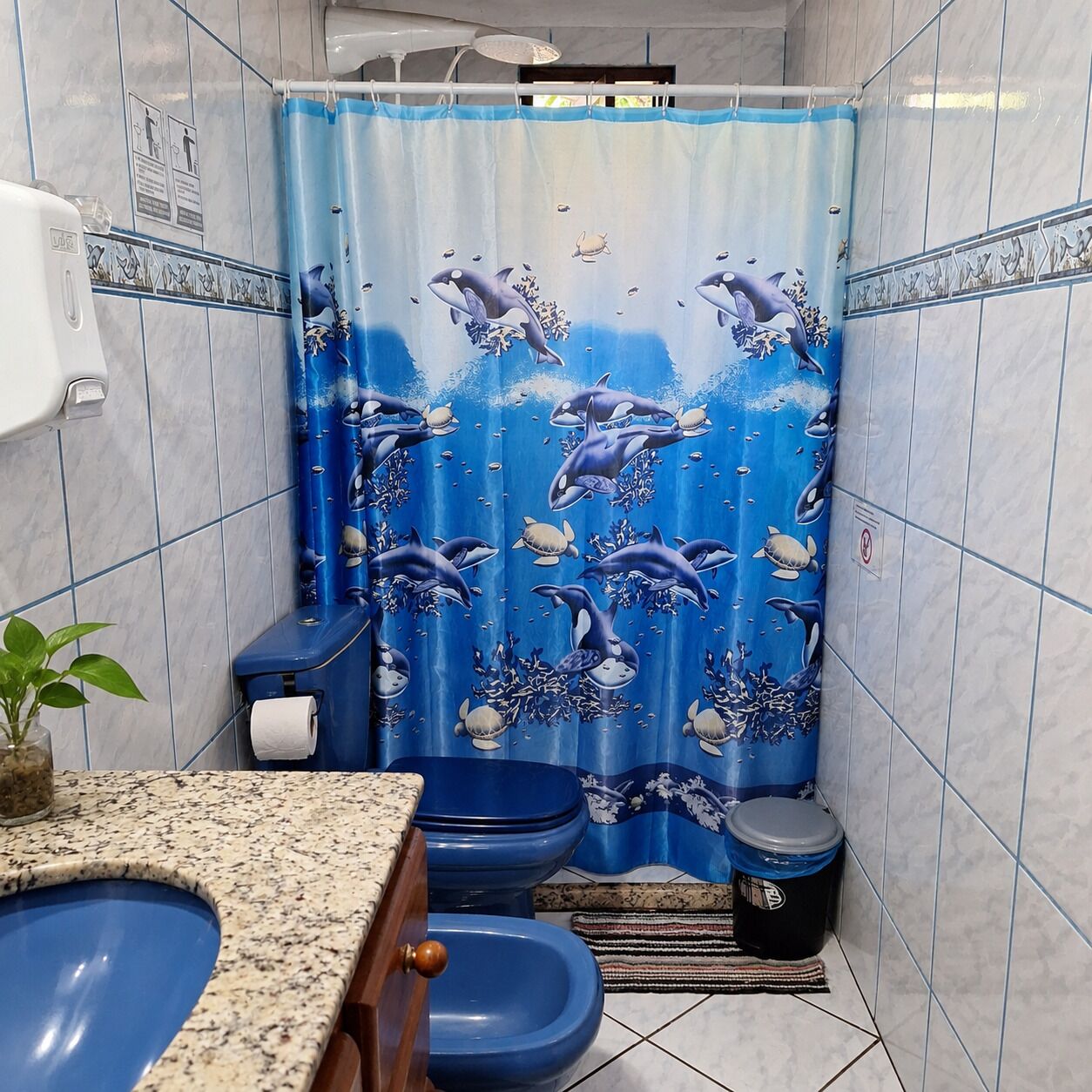 Phòng Suite Tiêu chuẩn, 1 phòng ngủ, quang cảnh vườn | Phòng tắm | Xà phòng, dầu gội, giấy vệ sinh 