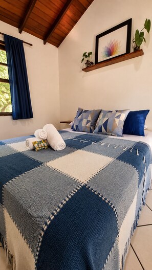 Family Suite, 1 Bedroom, Garden View | 1 bilik tidur, Wi-fi percuma, cadar katil 